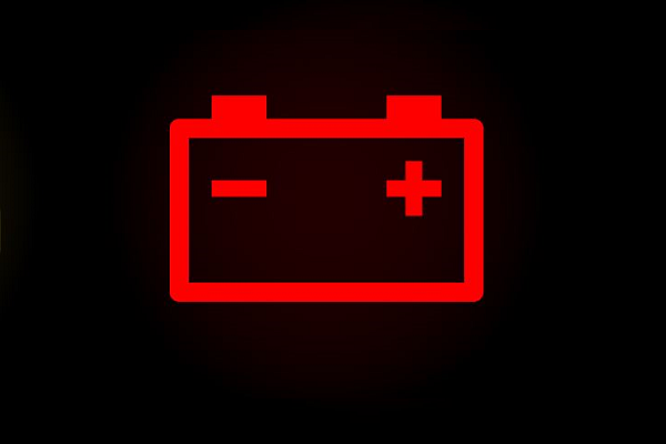 Luz de advertencia síntomas de que la batería del auto está fallando