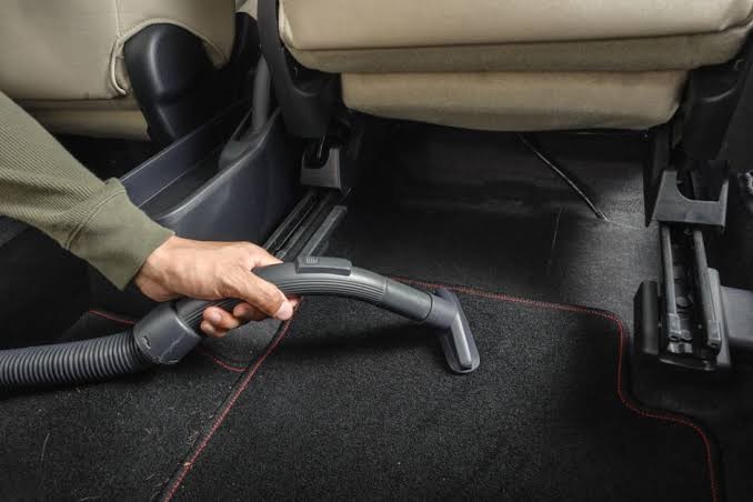 ¿Cómo eliminar las arañas del auto? Aspirar para eliminar las arañas