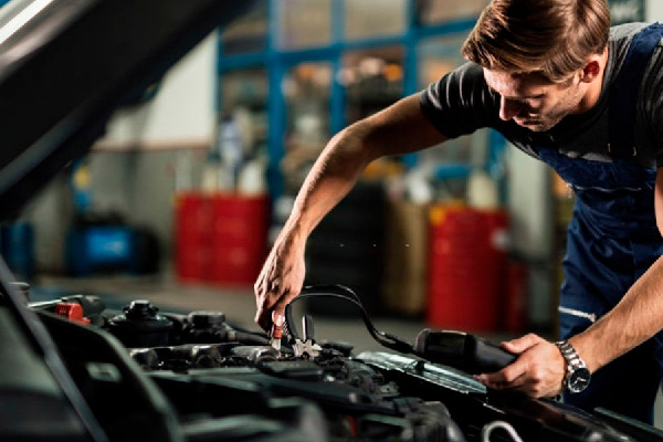 Cómo proteger los bornes de la batería de tu auto