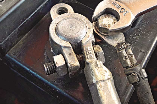 corrosión de los bornes de la batería