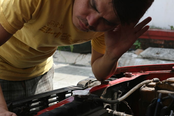 Guía de cómo diagnosticar problemas sencillos en tu auto