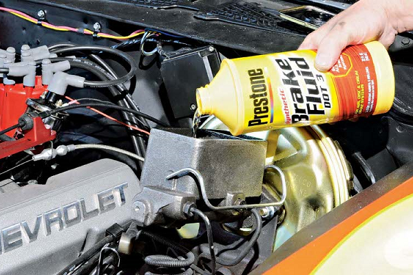 cuáles son los fluidos más importantes del auto