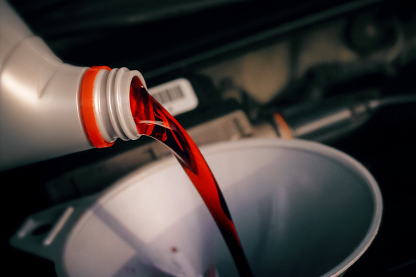 cuáles son los fluidos más importantes del auto