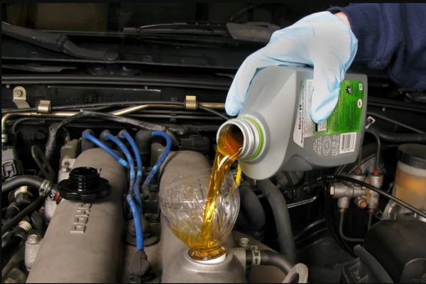 cuáles son los fluidos más importantes del auto