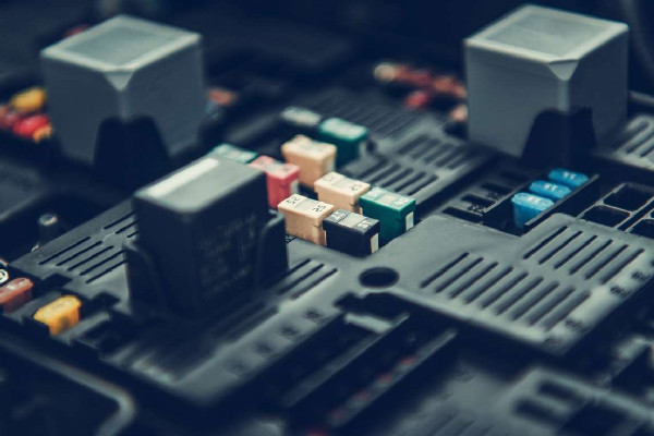 Fusibles de tu auto: cómo cambiarlos