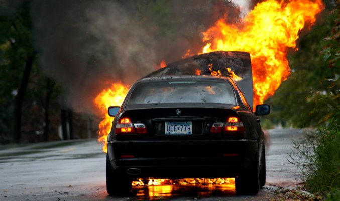 por qué se incendia el automóvil