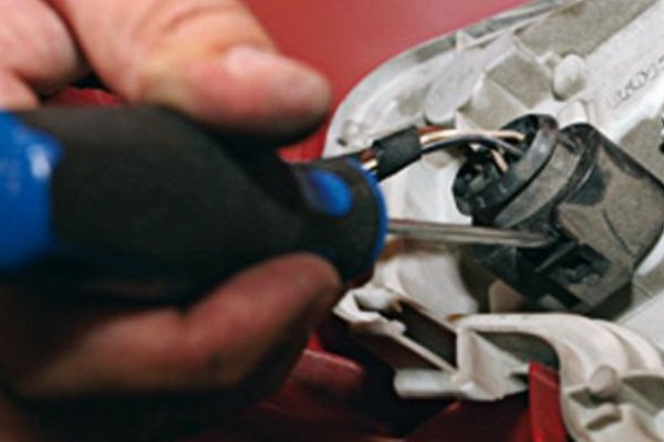 Lo que necesitas saber para cambiar el faro en menos de 5 minutos